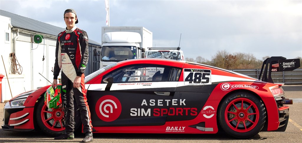 Valdemar foran sin ”danske” AUDI R8 LMS GT3.
(Foto: Stump Photo)